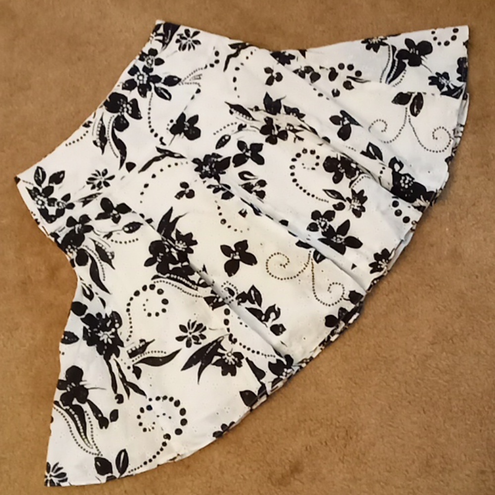 Black white, skater skirt